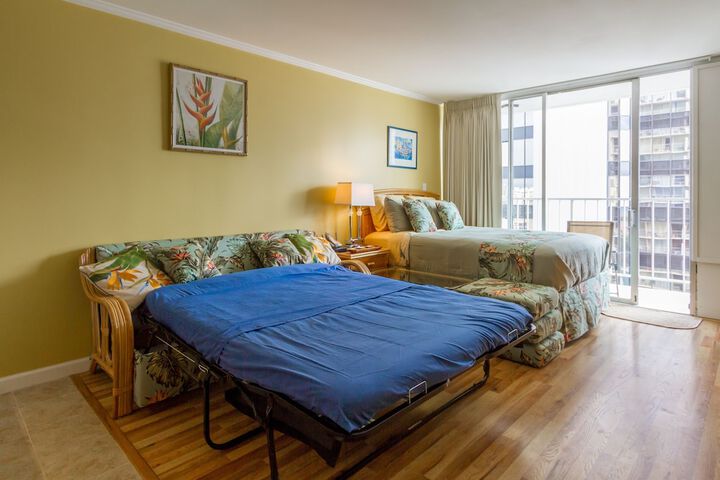 Room 221 of 329