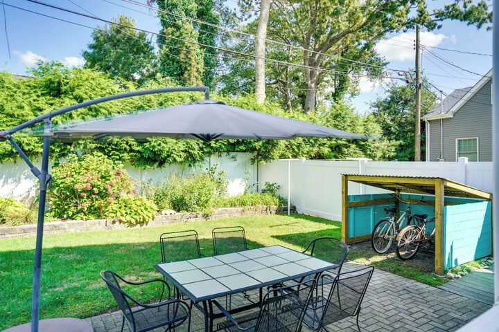 The 1818 Home w / Porch & Grill - 1 Mi to Beach!