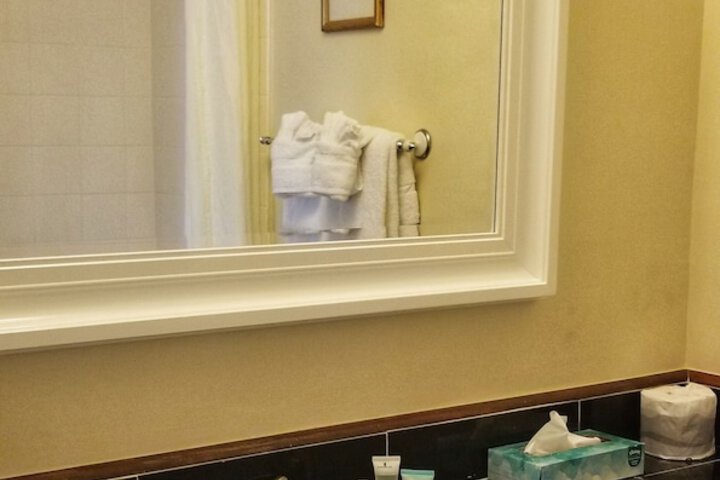 Room 33 of 52