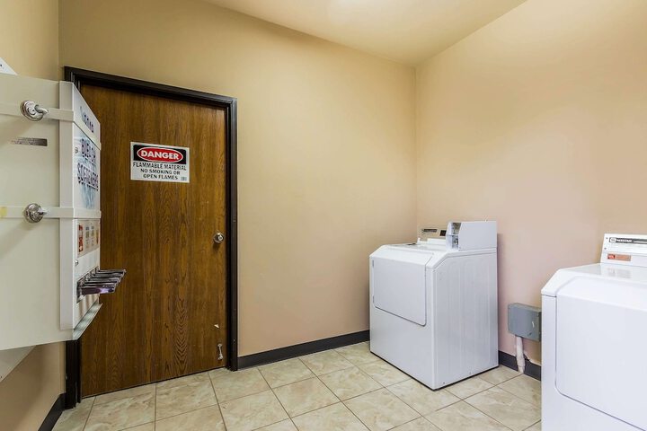 Room 32 of 41