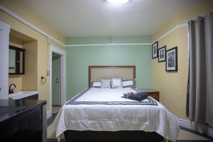 Room 28 of 44