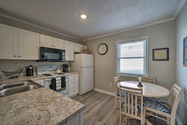 Oceanfront Topsail Beach Retreat - Steps to Shore!