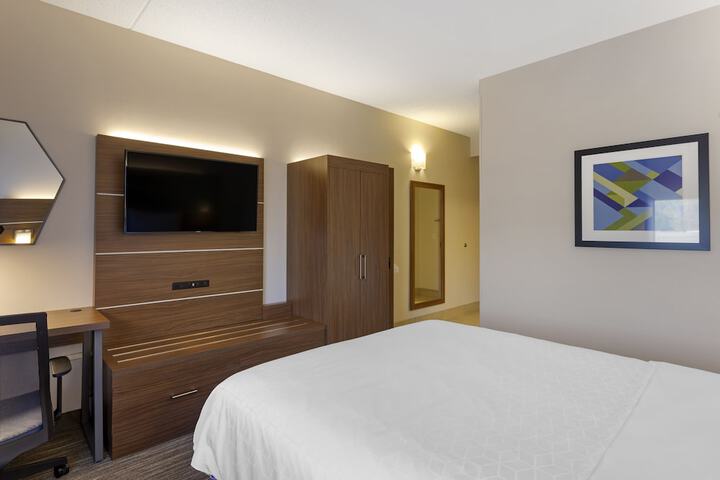 Room 17 of 34