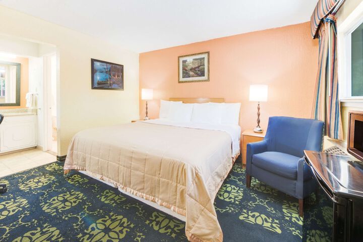 Room 6 of 15