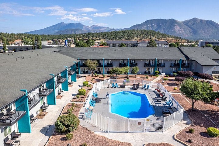 Hotel 2 of 82