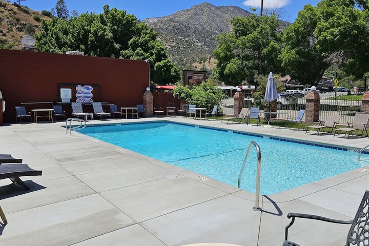 Pool 4 of 137
