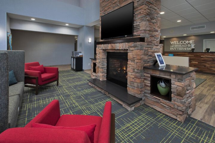 Hampton Inn & Suites St. Cloud MN