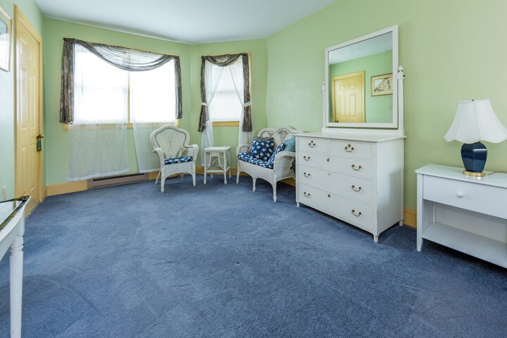 Room 23 of 37