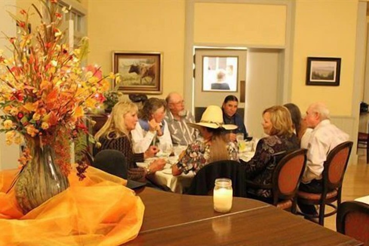 Dining 34 of 42