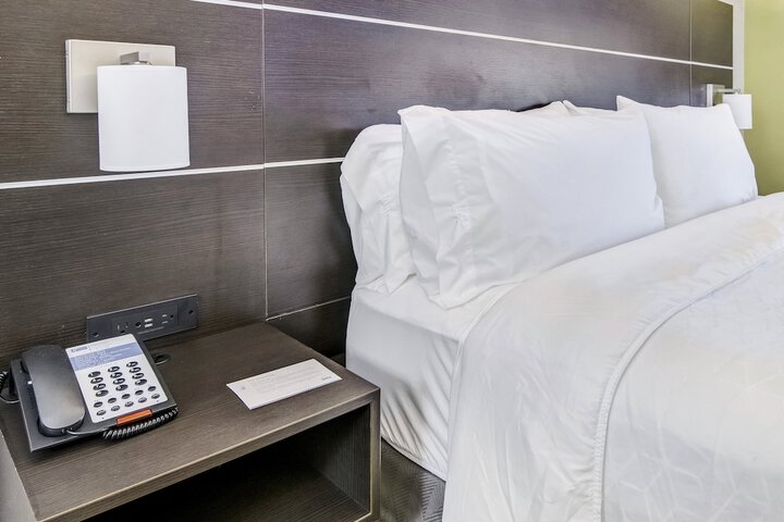 Holiday Inn Express & Suites Longview North by IHG