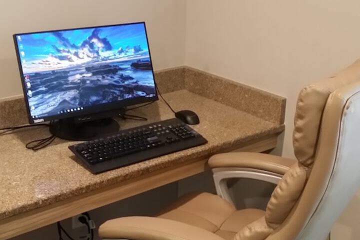 Business Center 43 of 47