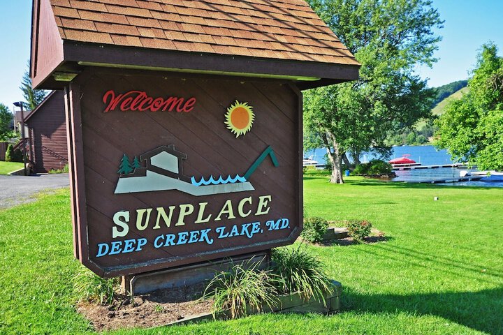 Sunplace 02 by Taylor Made Deep Creek