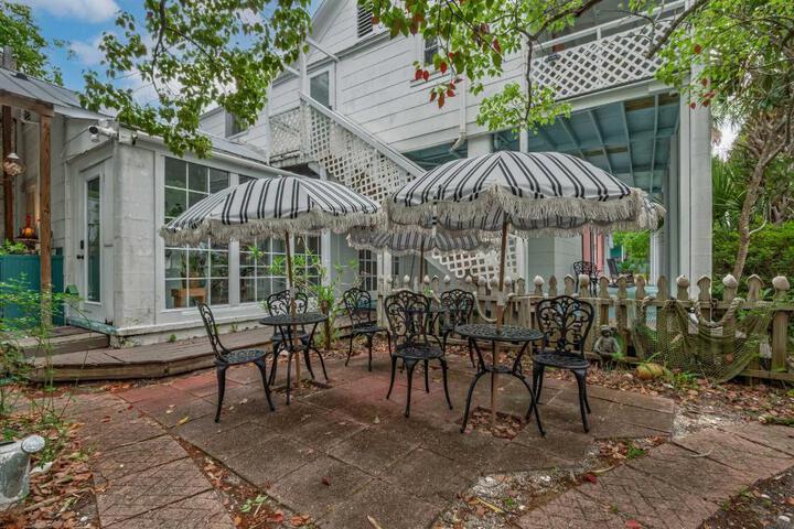 Old Carrabelle Hotel Flamingo Suite