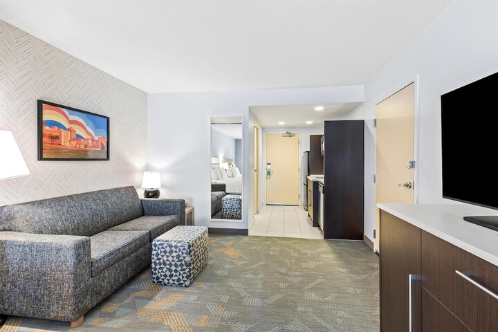 Home2 Suites by Hilton Youngstown West / Austintown
