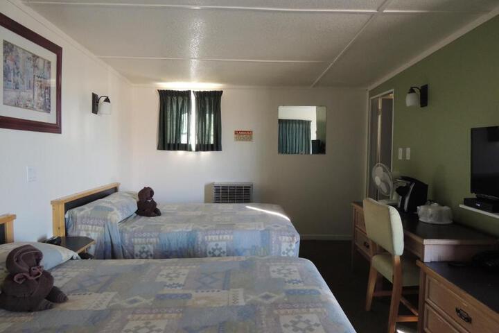 100 Mile Motel & RV Park