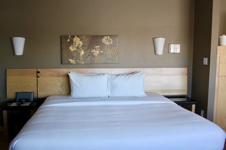 Room 33 of 49