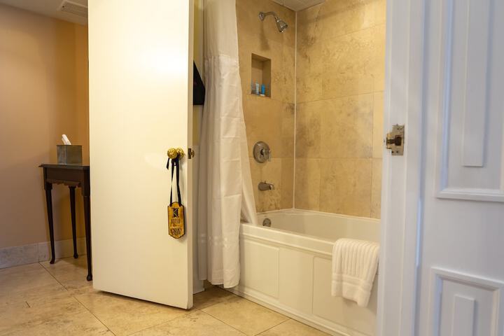 Room 105 of 141