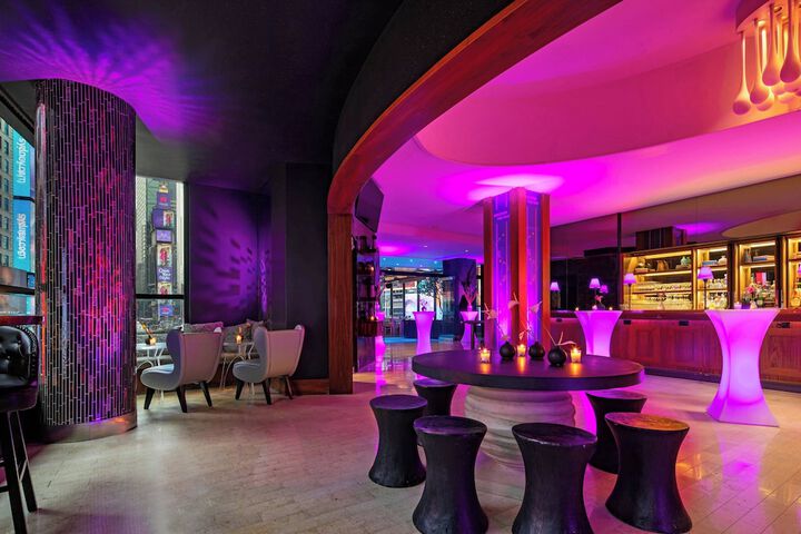 Lounge 73 of 99