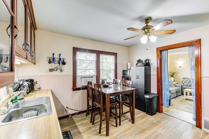 Apartment 1 Mi to Buffalo Botanical Gardens!