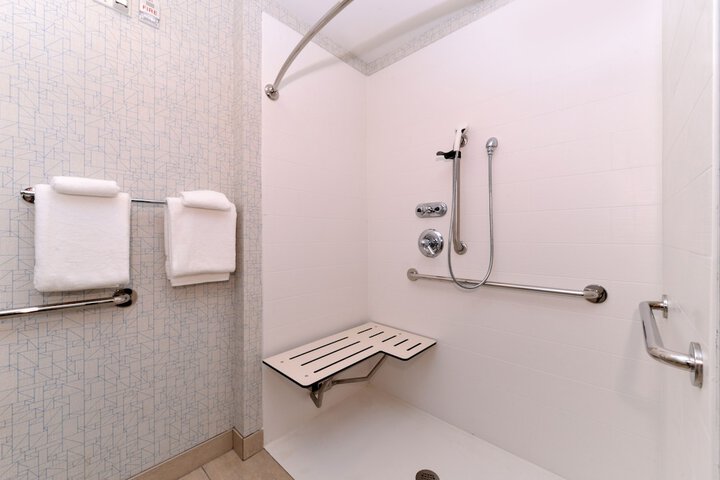 Holiday Inn Express & Suites Parkersburg-Mineral Wells by IHG