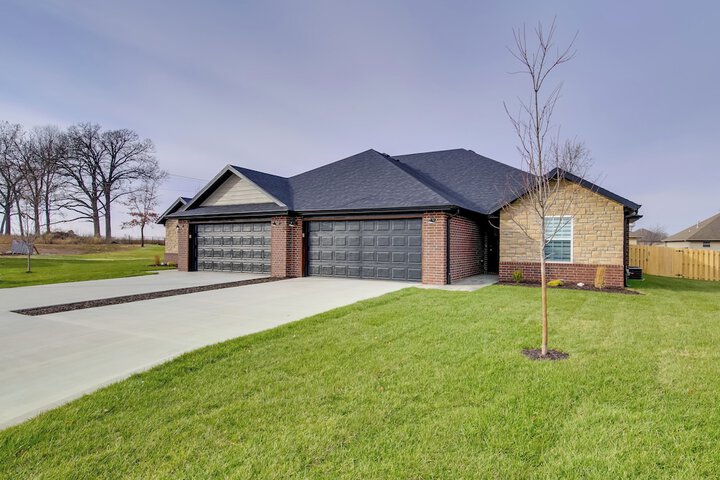 Charming Ozark Abode w / Yard & Pool Access