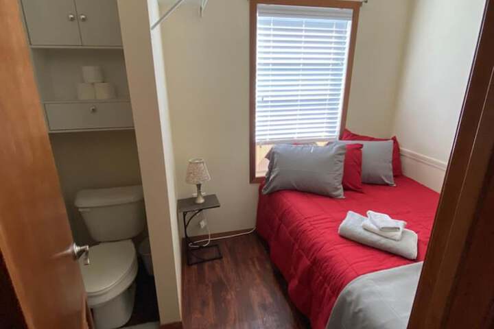 Room 32 of 46