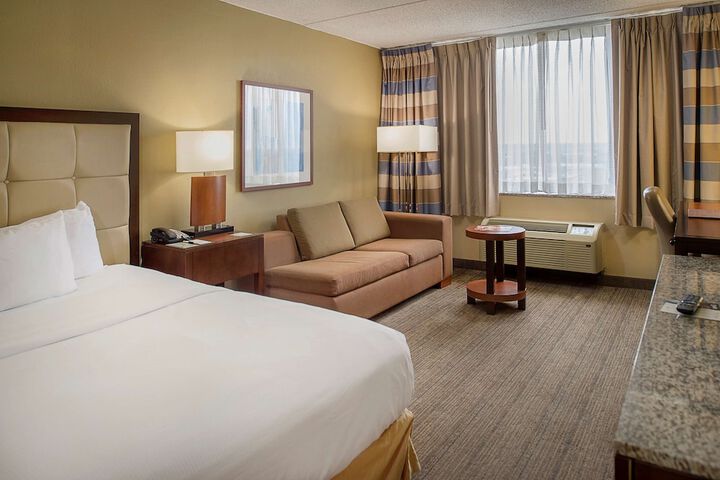 DoubleTree by Hilton St. Louis - Westport