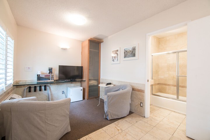 Room 14 of 33