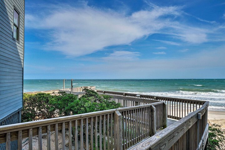 N Topsail Beach Oceanfront Condo w / Pool!