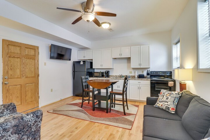 Downtown Marlinton Vacation Rental Apartment!