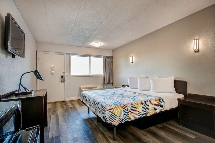 Room 42 of 82