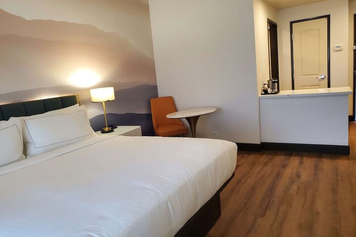 Room 16 of 43