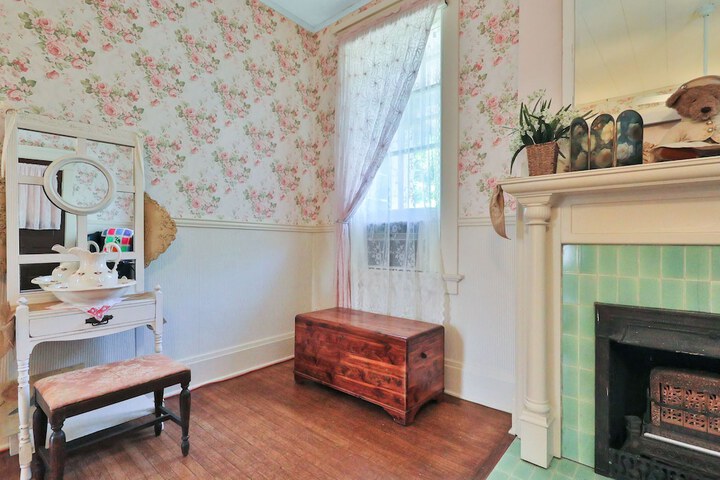 Room 43 of 69
