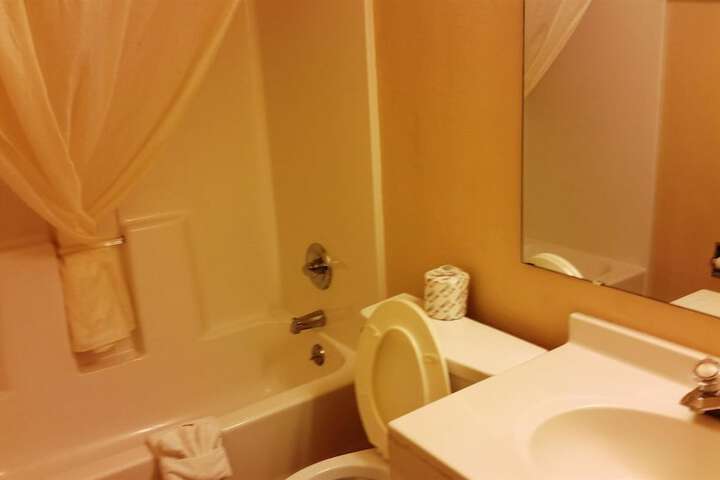 Room 9 of 12