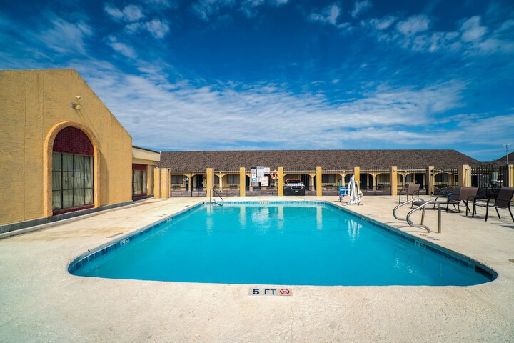 Pool 7 of 43