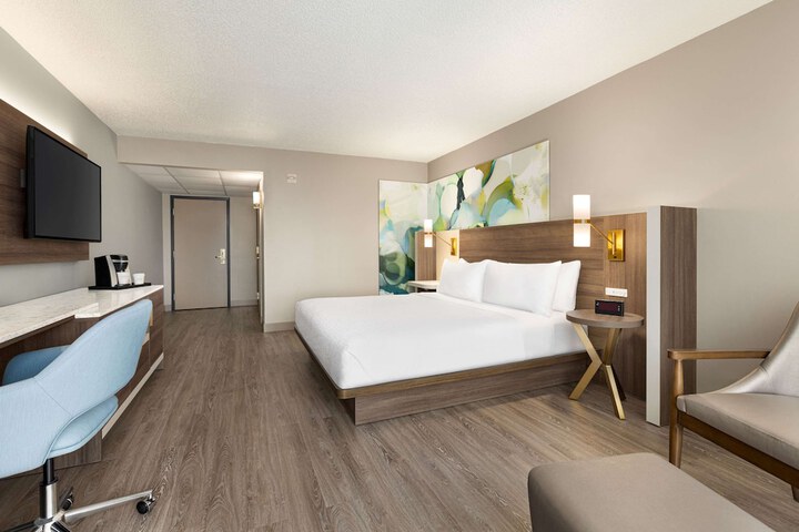 Room 10 of 30