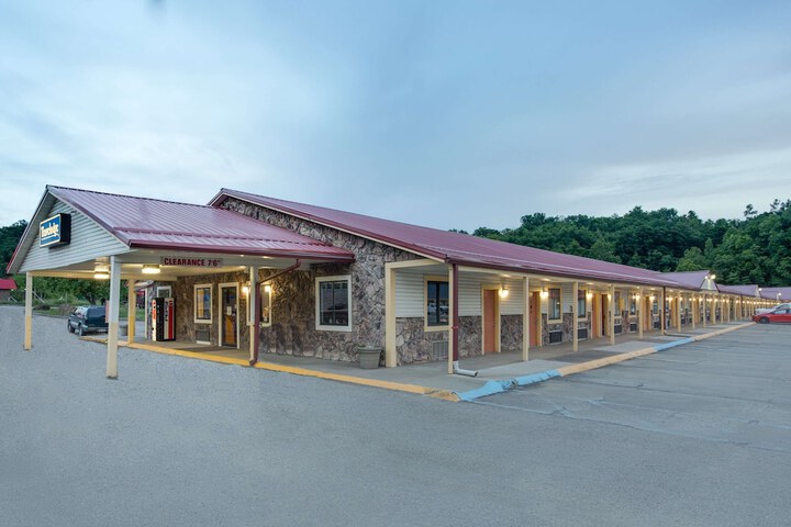 Travelodge by Wyndham Parkersburg