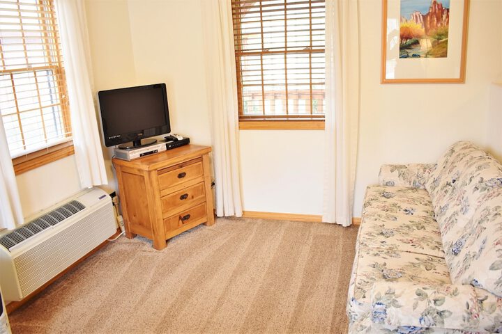 Room 33 of 96