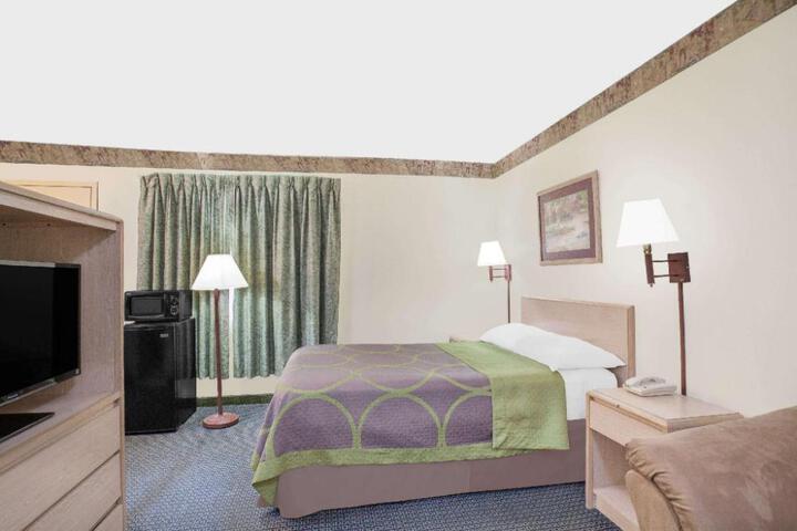 Super 8 by Wyndham Monticello