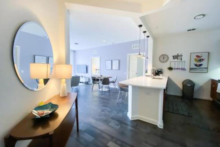 Brand New Super Cool Fountain View Condo by Main Pool Near Parks & OCCCC