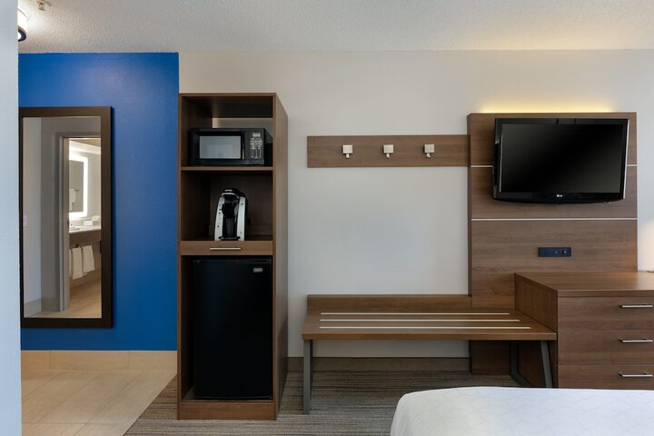 Room 25 of 64