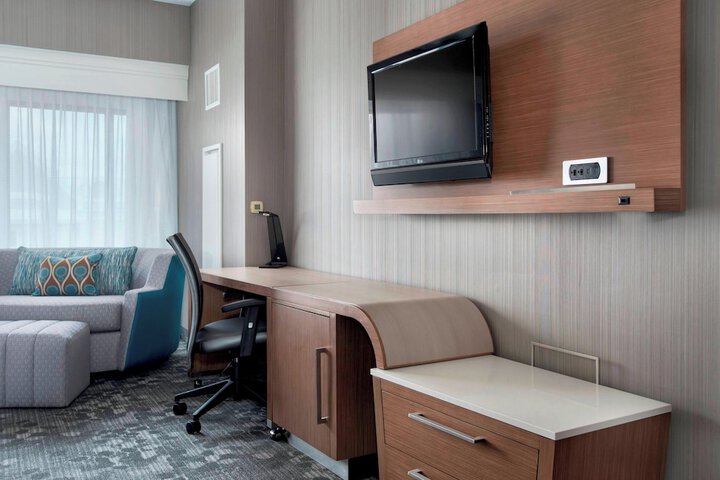Courtyard by Marriott Newark Elizabeth