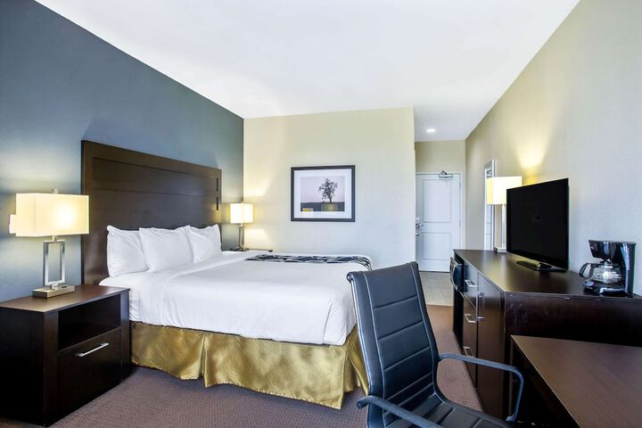 La Quinta Inn & Suites by Wyndham Karnes City - Kenedy