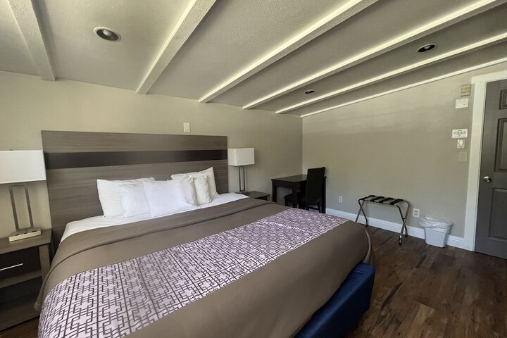 Room 66 of 76