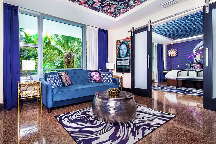 Room 42 of 176