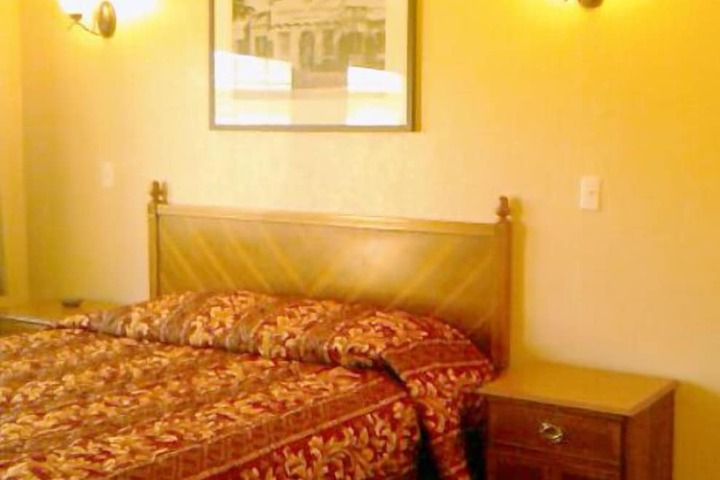 Room 8 of 11