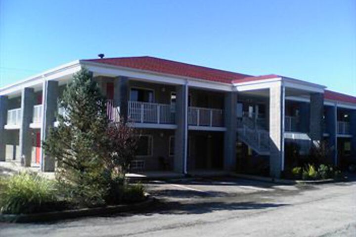 Campton Parkway Inn