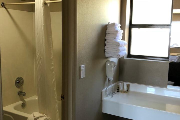 Room 13 of 32