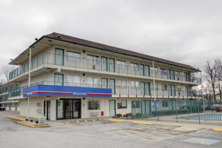 Hotel 12 of 72