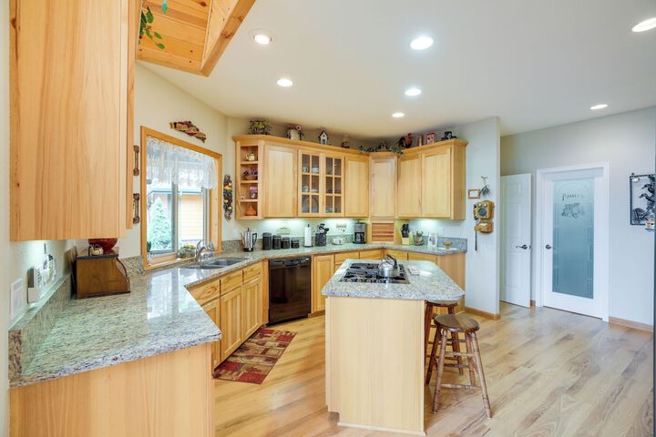 Cozy Chester Home w / Patio & Lake Access!